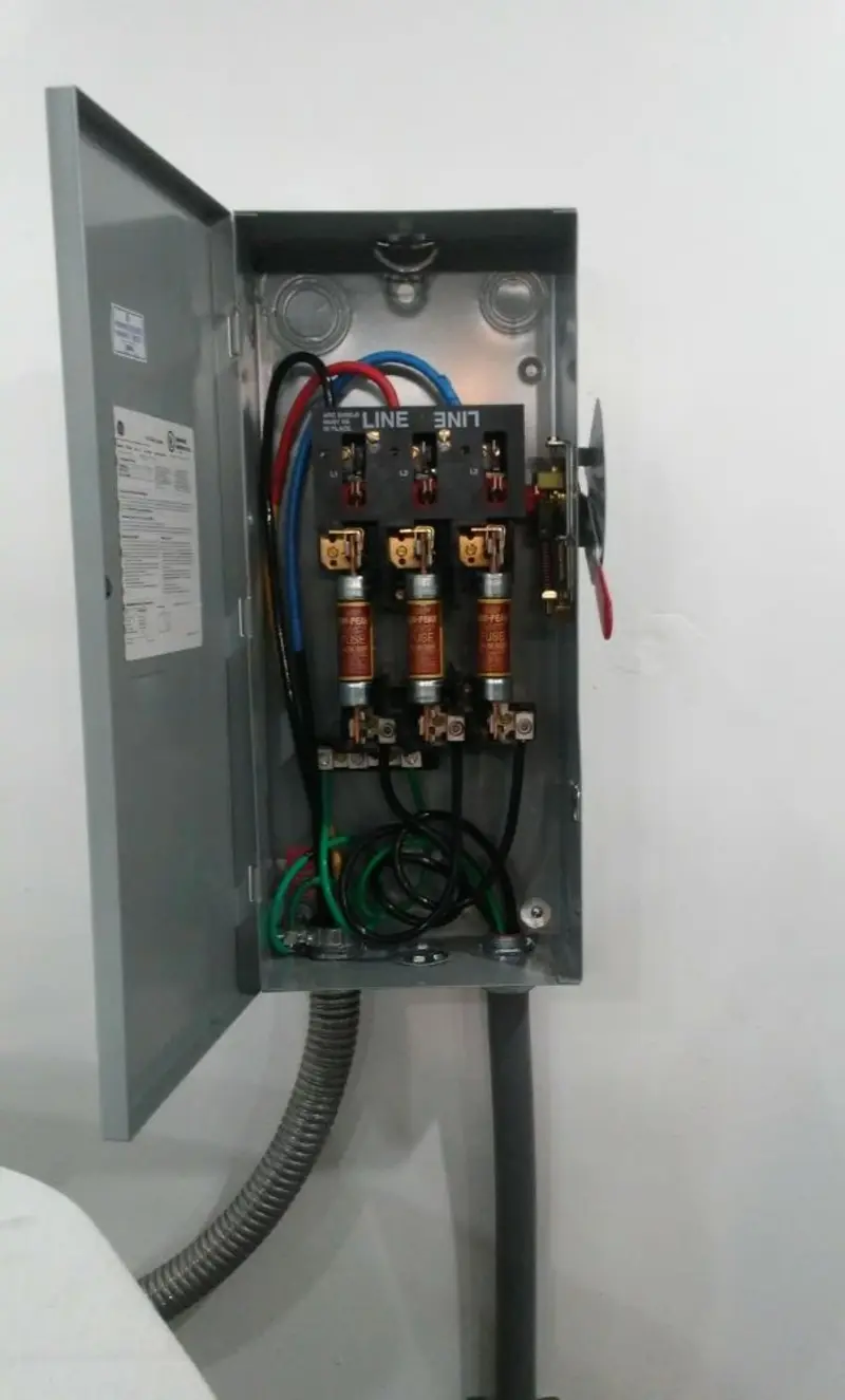 Three-phase disconnect switch installed for Smoke Detector Installation in Center Point